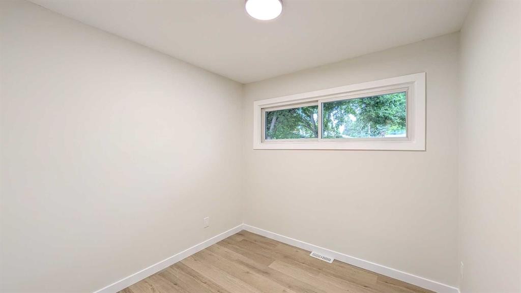 44 Fairview Crescent Se, Calgary, AB - Indoor Photo Showing Other Room