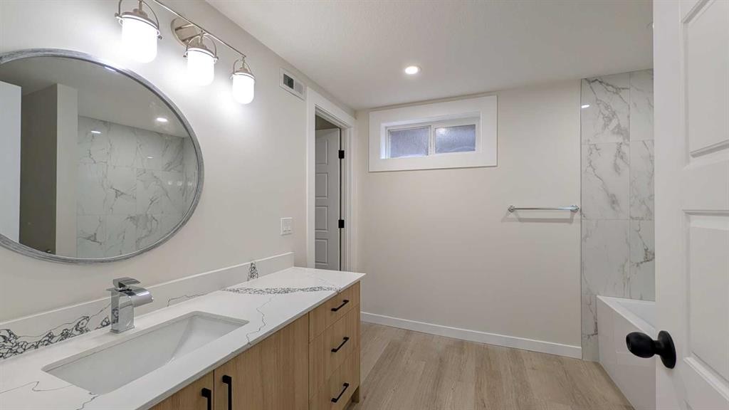 44 Fairview Crescent Se, Calgary, AB - Indoor Photo Showing Bathroom