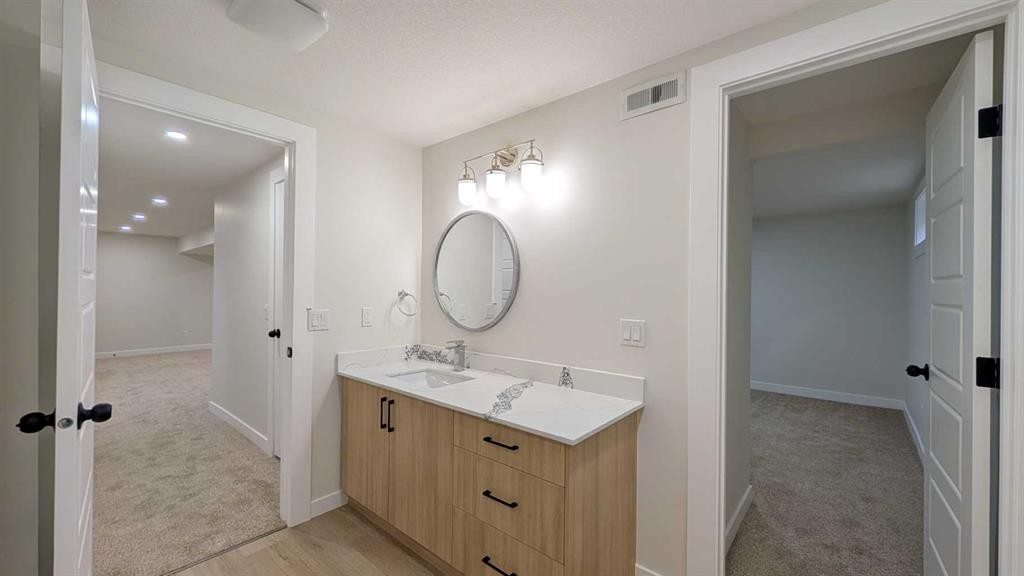 44 Fairview Crescent Se, Calgary, AB - Indoor Photo Showing Bathroom