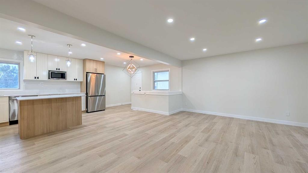 44 Fairview Crescent Se, Calgary, AB - Indoor Photo Showing Kitchen