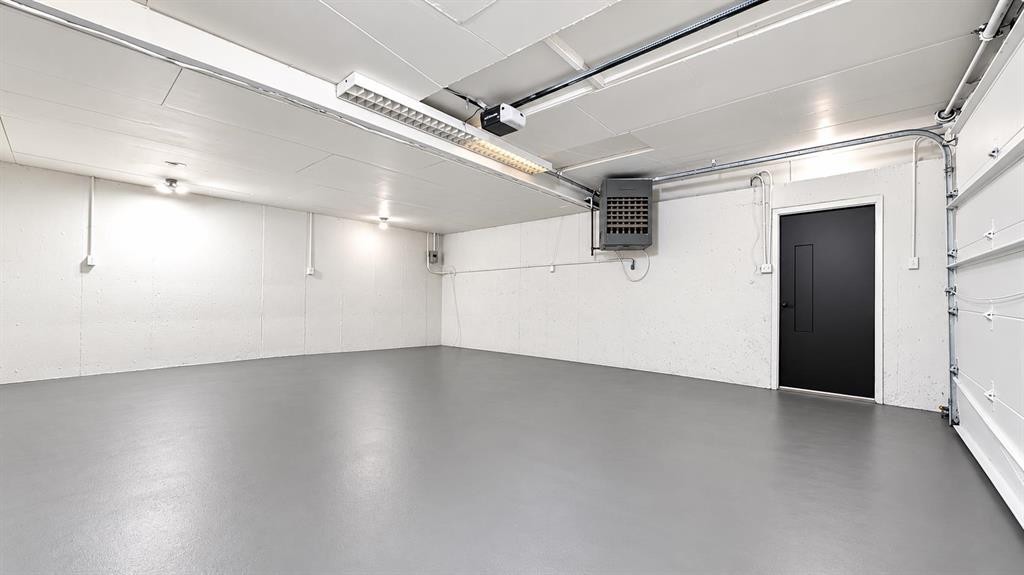 44 Fairview Crescent Se, Calgary, AB - Indoor Photo Showing Garage
