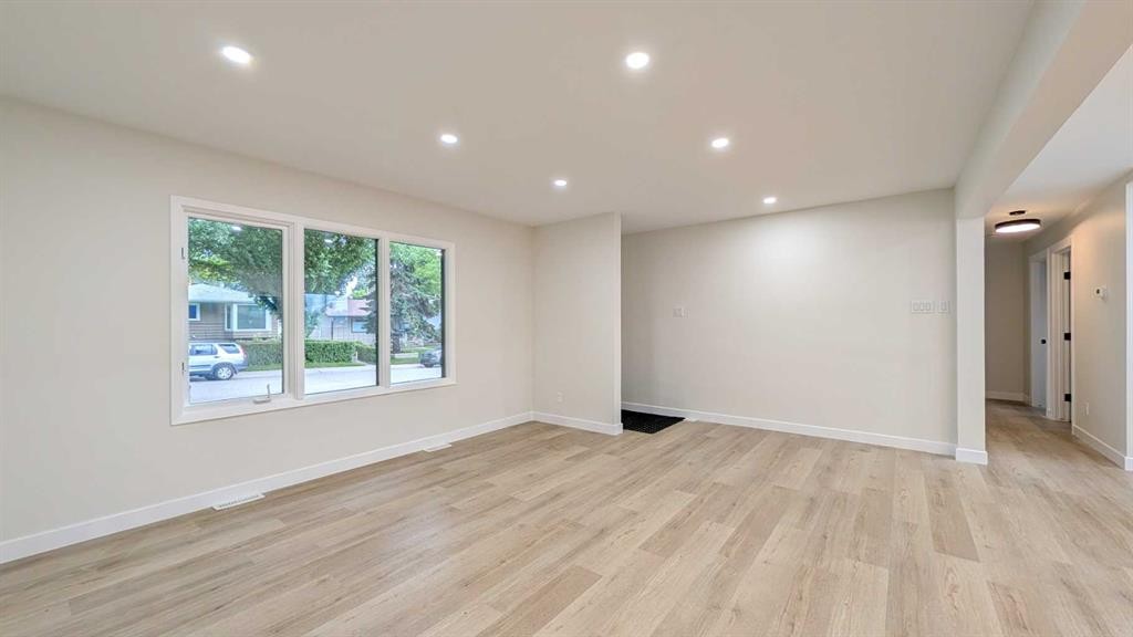 44 Fairview Crescent Se, Calgary, AB - Indoor Photo Showing Other Room