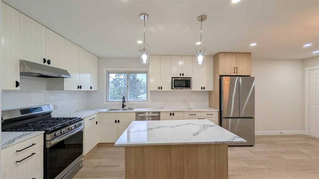 44 Fairview Crescent Se, Calgary, AB - Indoor Photo Showing Kitchen With Stainless Steel Kitchen With Upgraded Kitchen