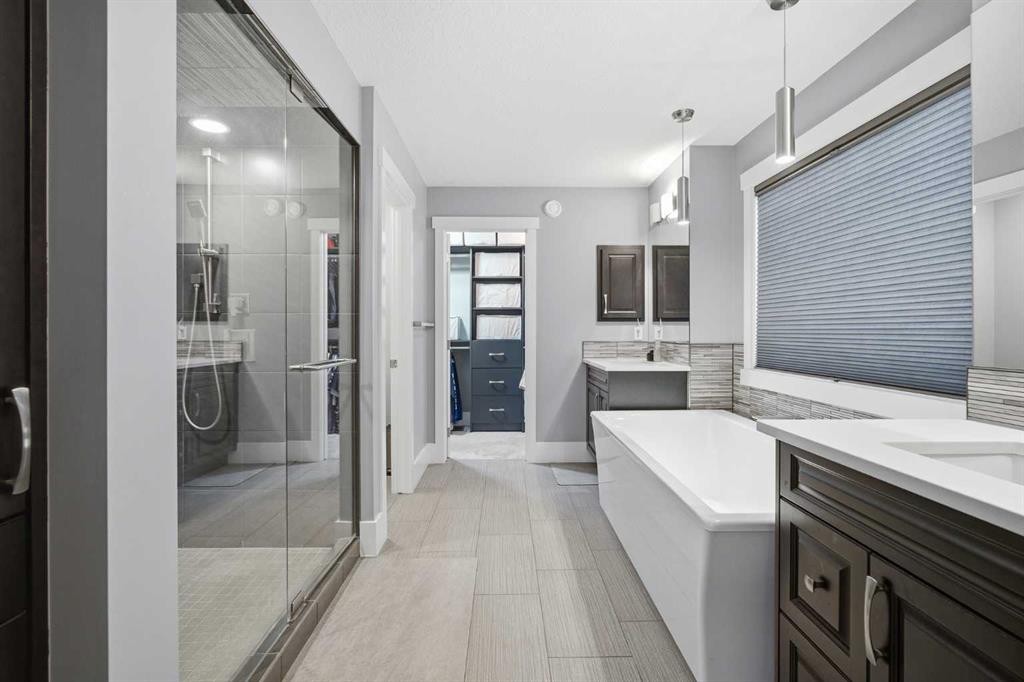 201 Stonemere Bay, Chestermere, AB