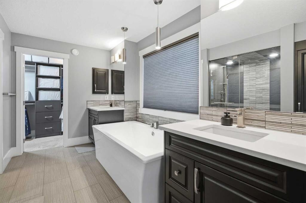 201 Stonemere Bay, Chestermere, AB