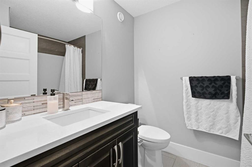 201 Stonemere Bay, Chestermere, AB