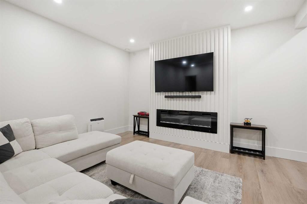 201 Stonemere Bay, Chestermere, AB
