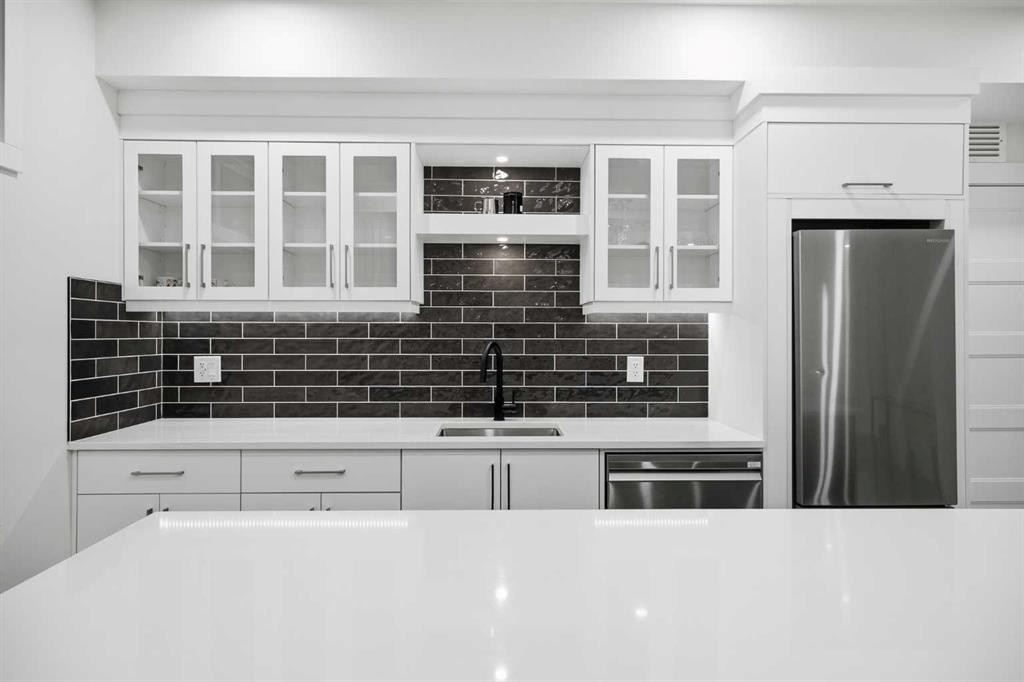 201 Stonemere Bay, Chestermere, AB