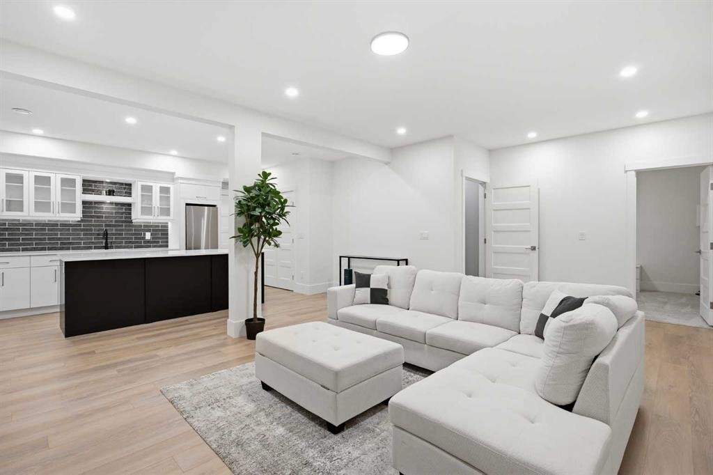 201 Stonemere Bay, Chestermere, AB