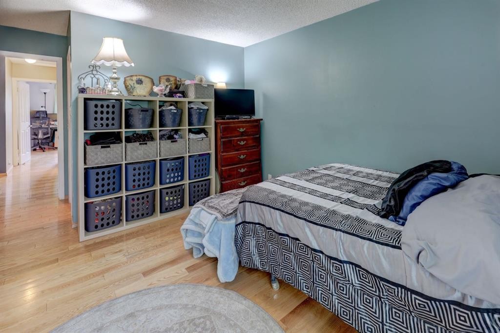128 Pineland Place Ne, Calgary, AB - Indoor Photo Showing Bedroom