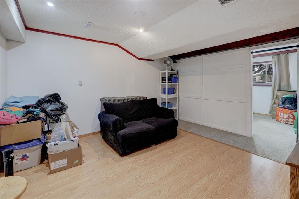 128 Pineland Place Ne, Calgary, AB - Indoor