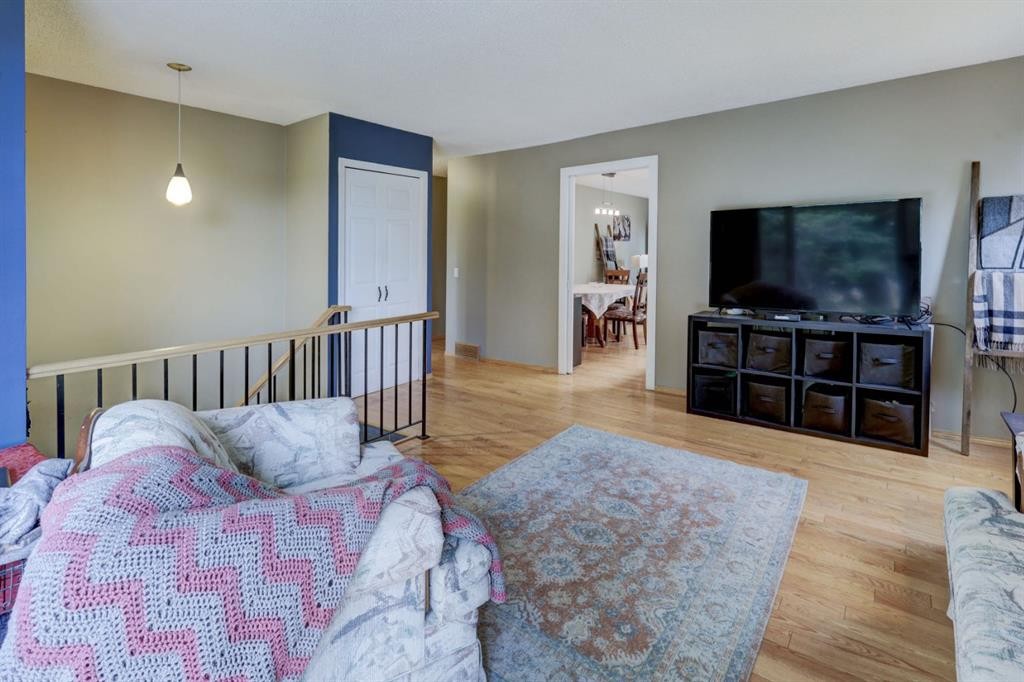 128 Pineland Place Ne, Calgary, AB - Indoor Photo Showing Other Room