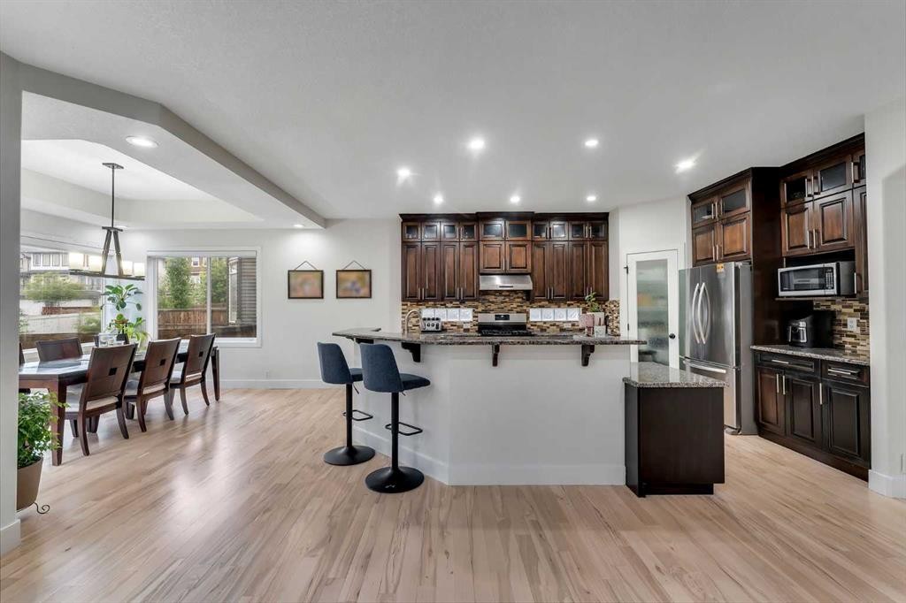 109 Evanscove Heights Nw, Calgary, AB - Indoor Photo Showing Kitchen With Upgraded Kitchen