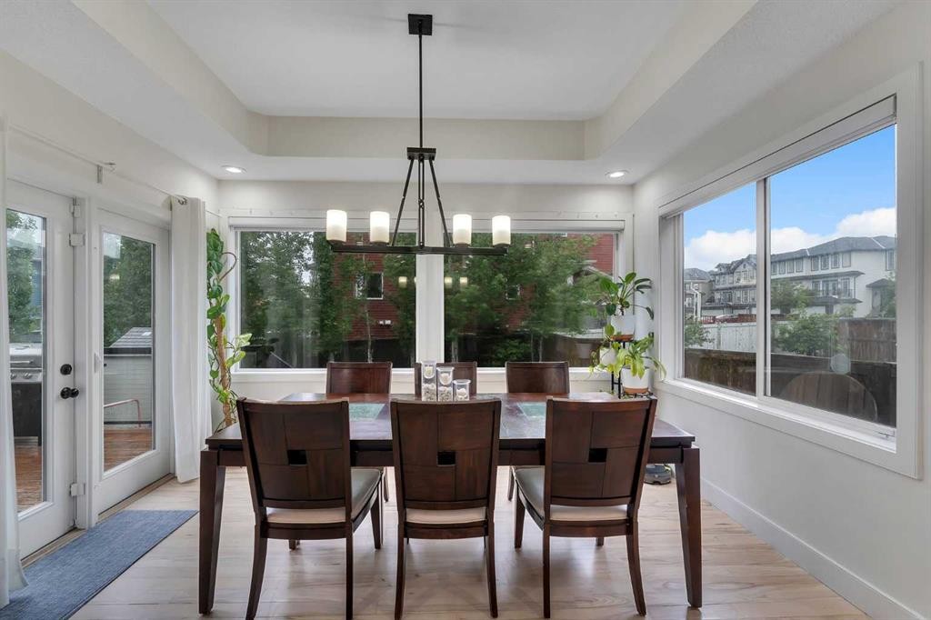 109 Evanscove Heights Nw, Calgary, AB - Indoor Photo Showing Dining Room