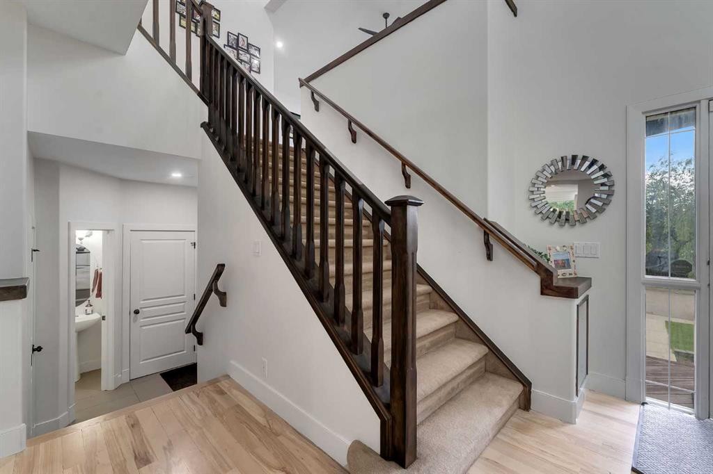 109 Evanscove Heights Nw, Calgary, AB - Indoor Photo Showing Other Room