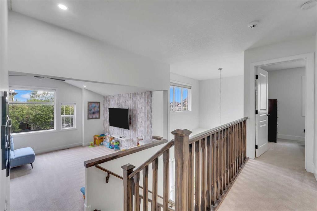 109 Evanscove Heights Nw, Calgary, AB - Indoor