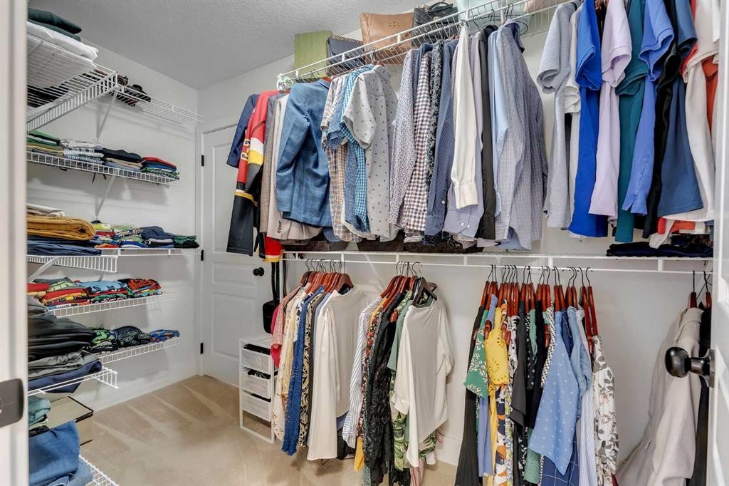 109 Evanscove Heights Nw, Calgary, AB - Indoor With Storage