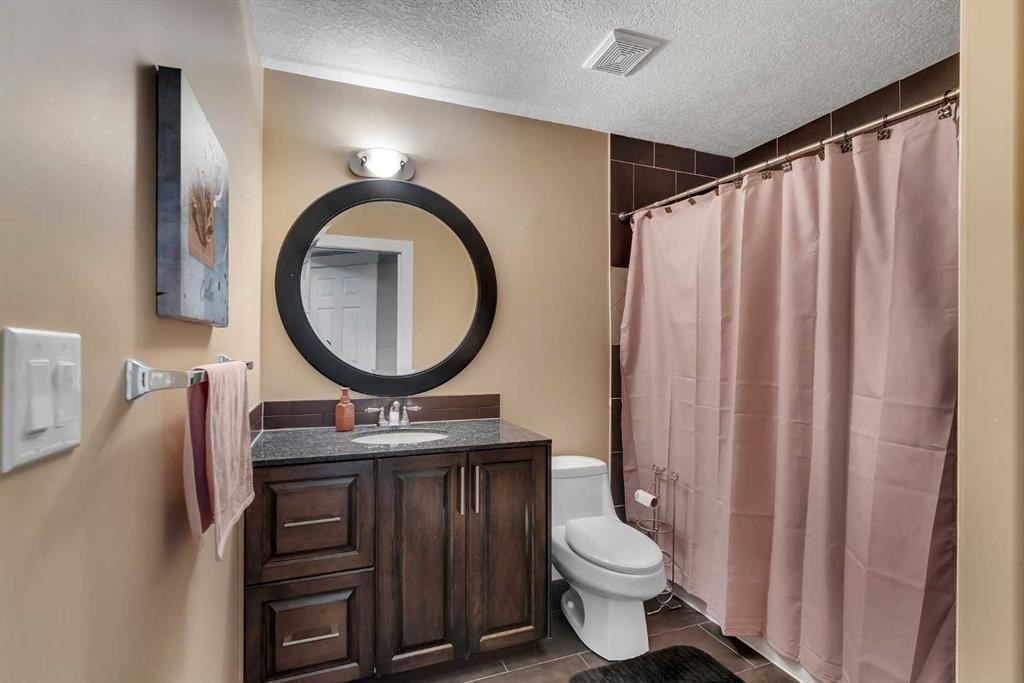109 Evanscove Heights Nw, Calgary, AB - Indoor Photo Showing Bathroom