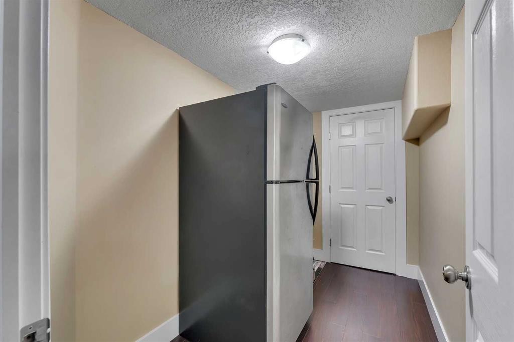 109 Evanscove Heights Nw, Calgary, AB - Indoor Photo Showing Other Room
