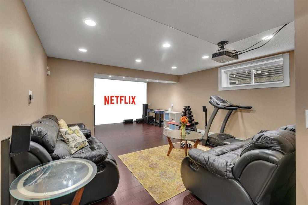 109 Evanscove Heights Nw, Calgary, AB - Indoor Photo Showing Gym Room