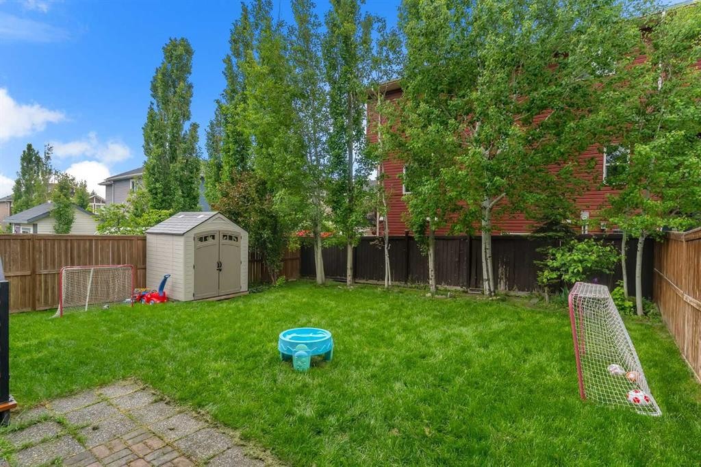 109 Evanscove Heights Nw, Calgary, AB - Outdoor With Backyard