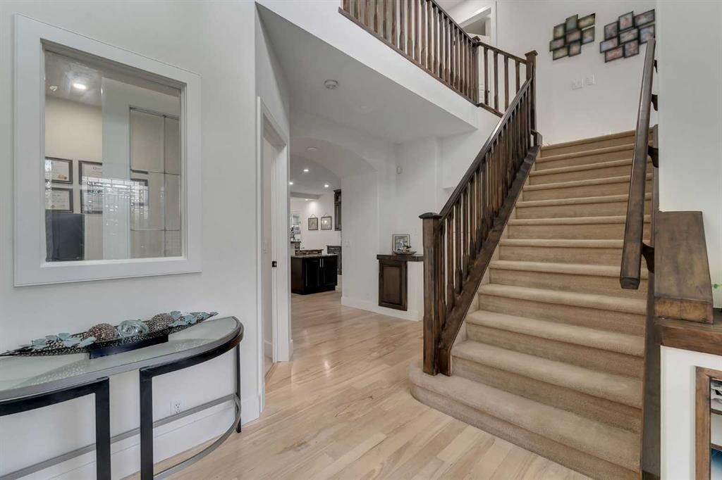 109 Evanscove Heights Nw, Calgary, AB - Indoor Photo Showing Other Room