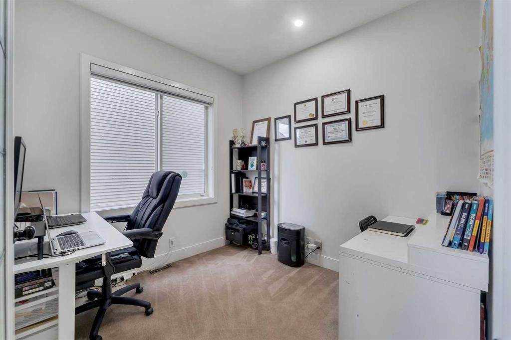 109 Evanscove Heights Nw, Calgary, AB - Indoor Photo Showing Office