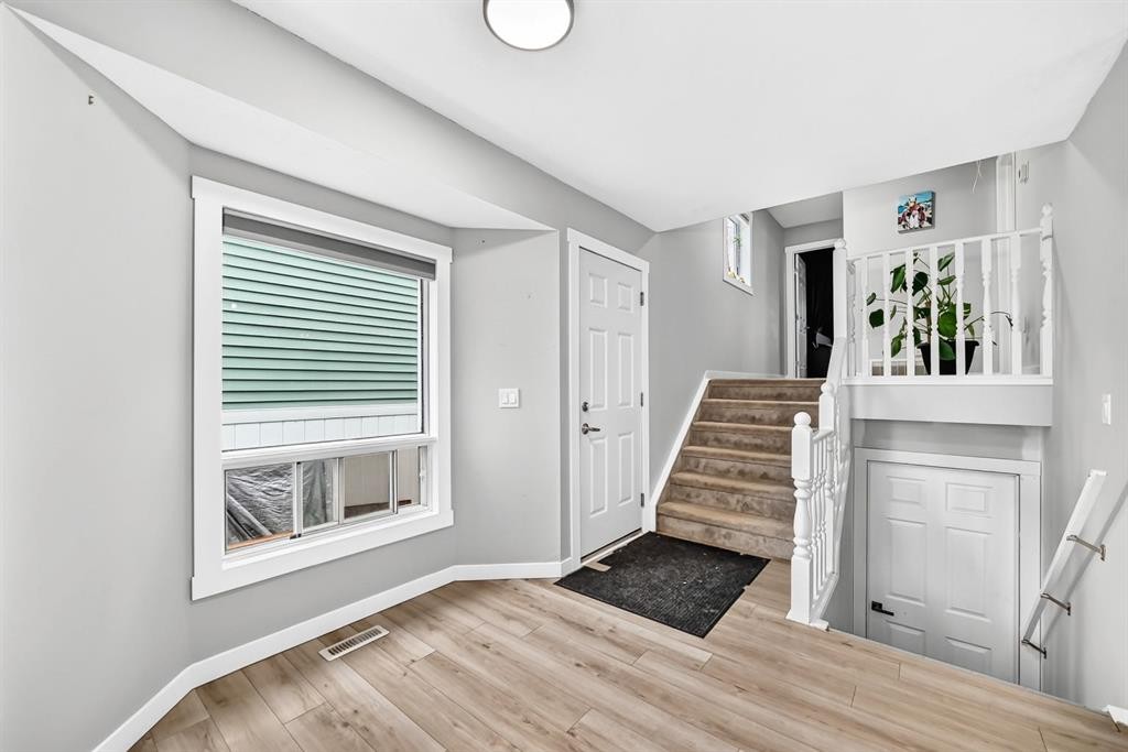 46 Dovercliffe Way Se, Calgary, AB - Indoor Photo Showing Other Room