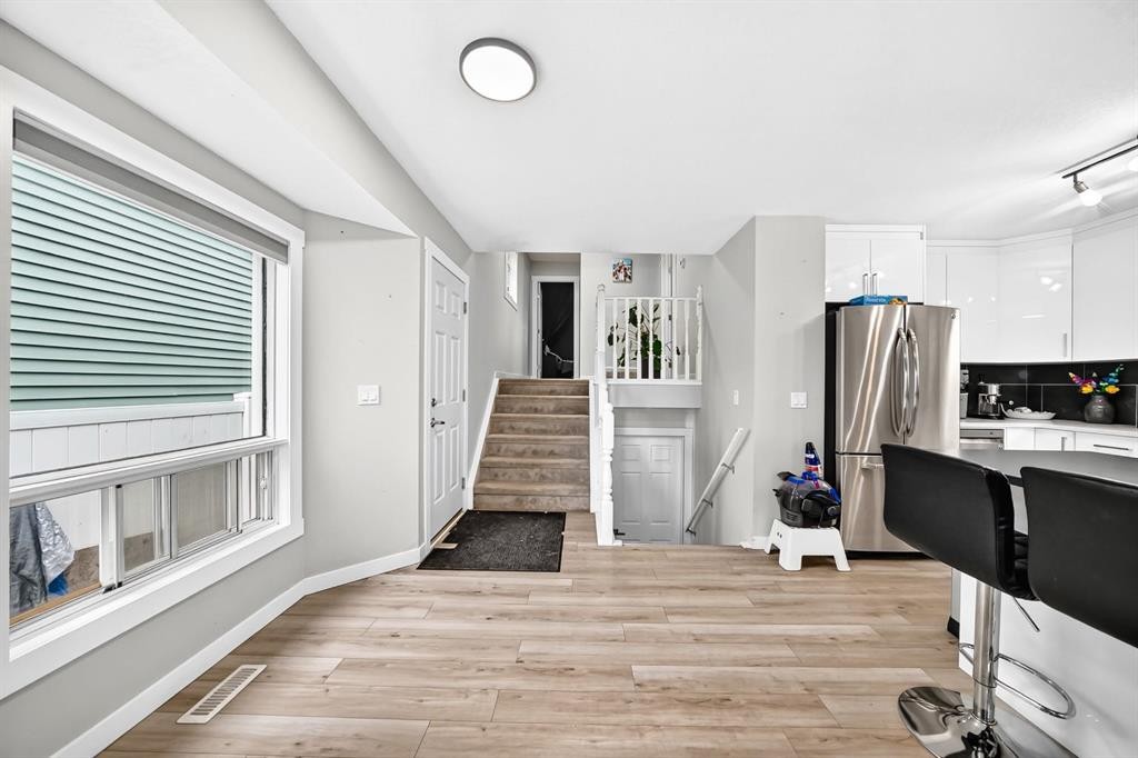 46 Dovercliffe Way Se, Calgary, AB - Indoor Photo Showing Other Room