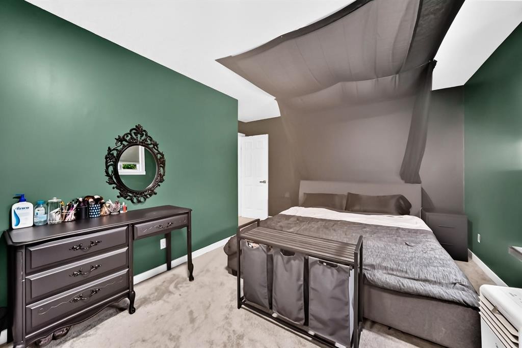 46 Dovercliffe Way Se, Calgary, AB - Indoor Photo Showing Bedroom