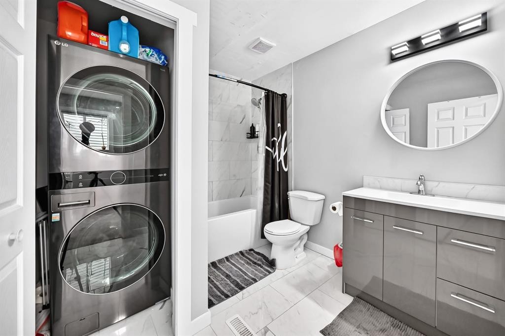 46 Dovercliffe Way Se, Calgary, AB - Indoor Photo Showing Laundry Room
