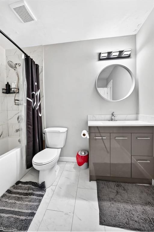 46 Dovercliffe Way Se, Calgary, AB - Indoor Photo Showing Bathroom