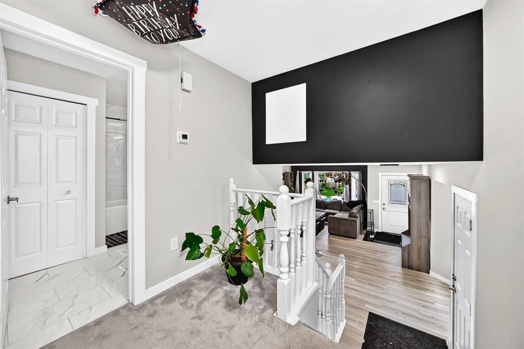 46 Dovercliffe Way Se, Calgary, AB - Indoor Photo Showing Other Room