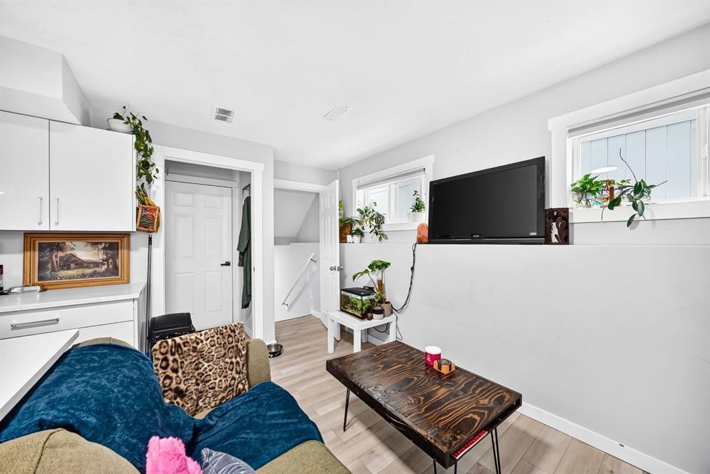 46 Dovercliffe Way Se, Calgary, AB - Indoor