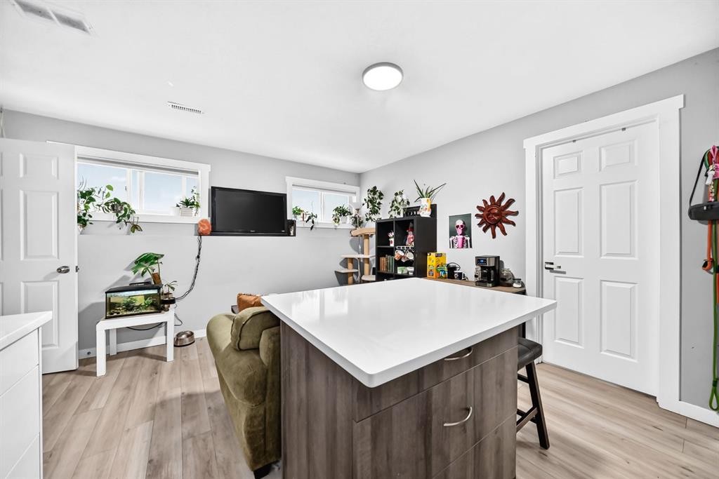 46 Dovercliffe Way Se, Calgary, AB - Indoor Photo Showing Other Room