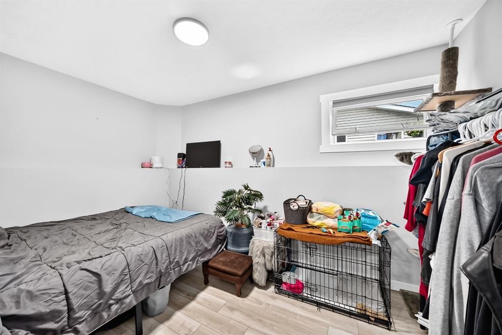 46 Dovercliffe Way Se, Calgary, AB - Indoor Photo Showing Bedroom