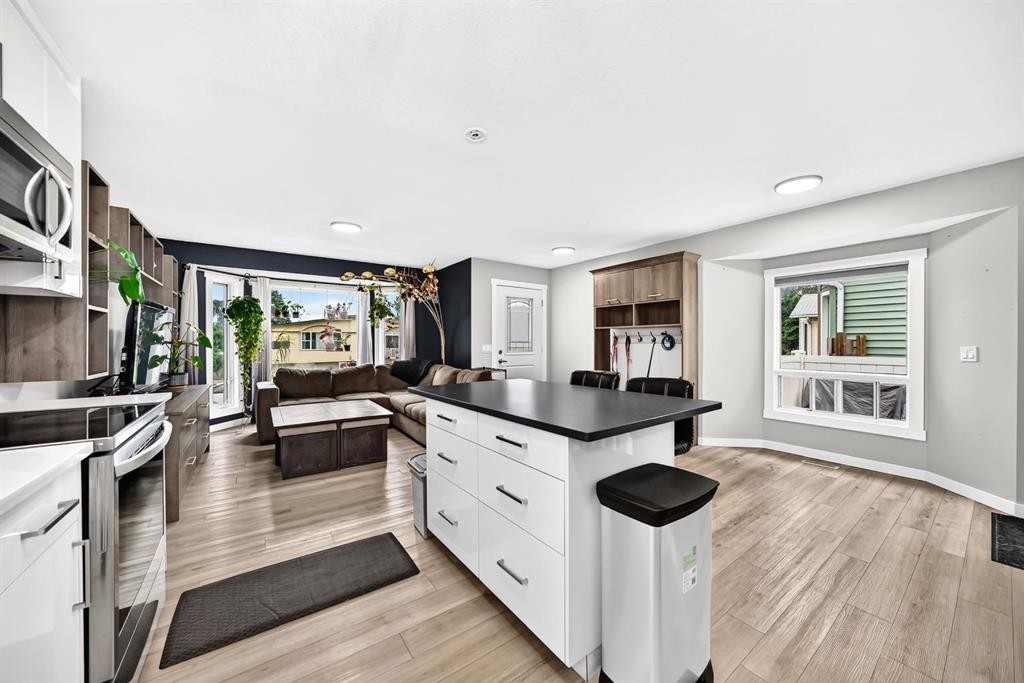 46 Dovercliffe Way Se, Calgary, AB - Indoor