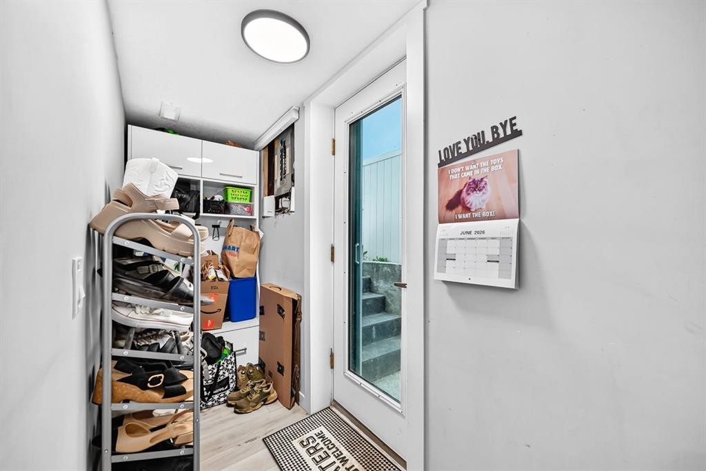 46 Dovercliffe Way Se, Calgary, AB - Indoor Photo Showing Other Room