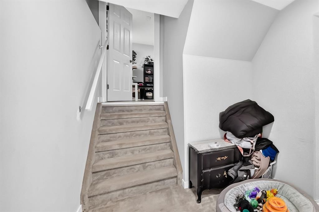 46 Dovercliffe Way Se, Calgary, AB - Indoor Photo Showing Other Room