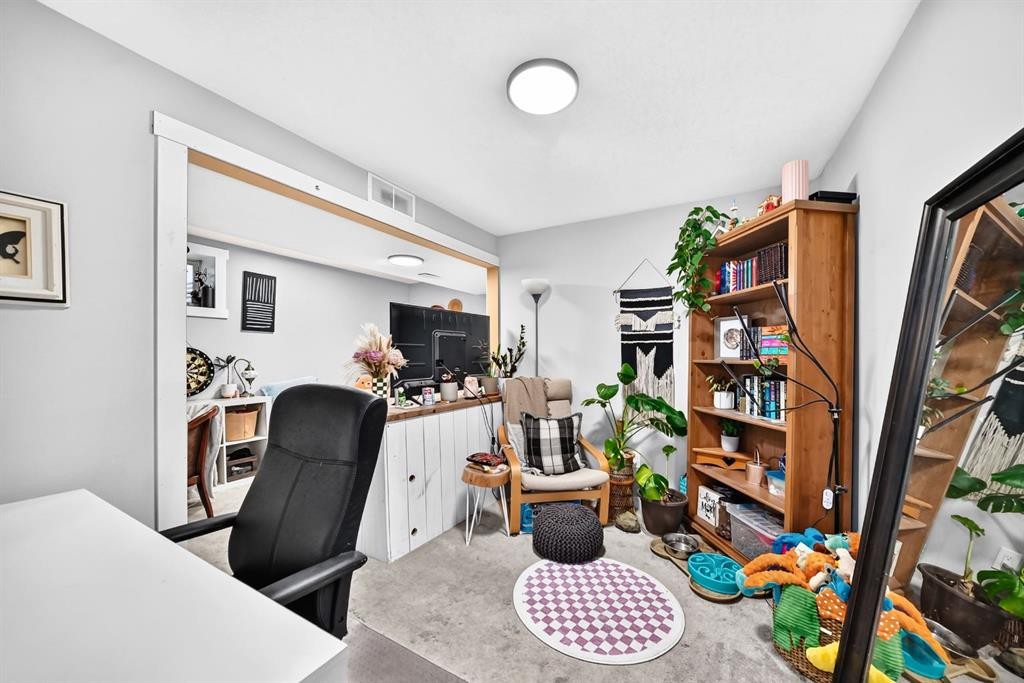 46 Dovercliffe Way Se, Calgary, AB - Indoor Photo Showing Office