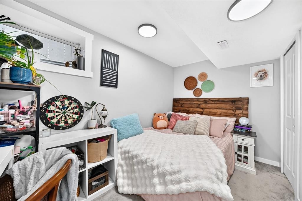 46 Dovercliffe Way Se, Calgary, AB - Indoor Photo Showing Bedroom