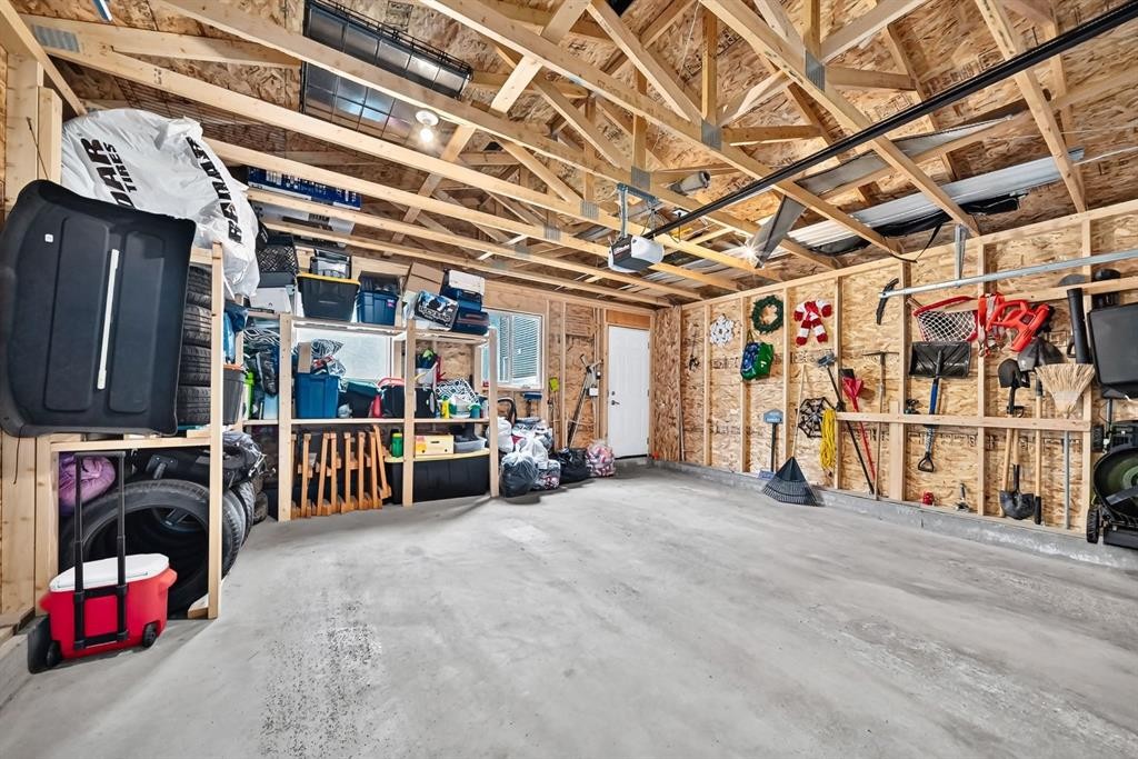 46 Dovercliffe Way Se, Calgary, AB - Indoor Photo Showing Garage