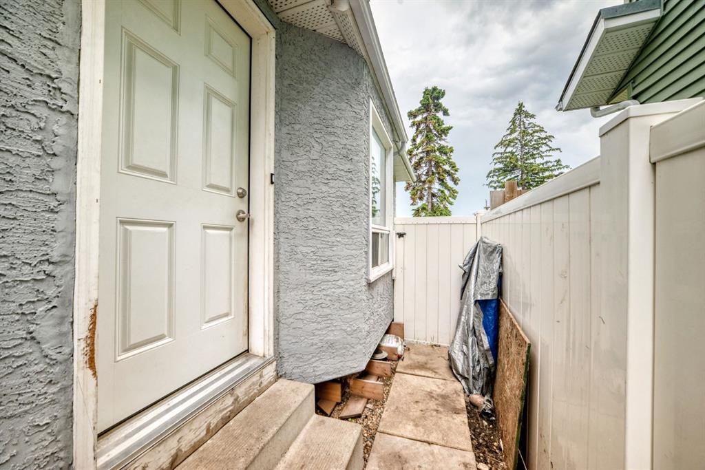 46 Dovercliffe Way Se, Calgary, AB - Outdoor With Exterior