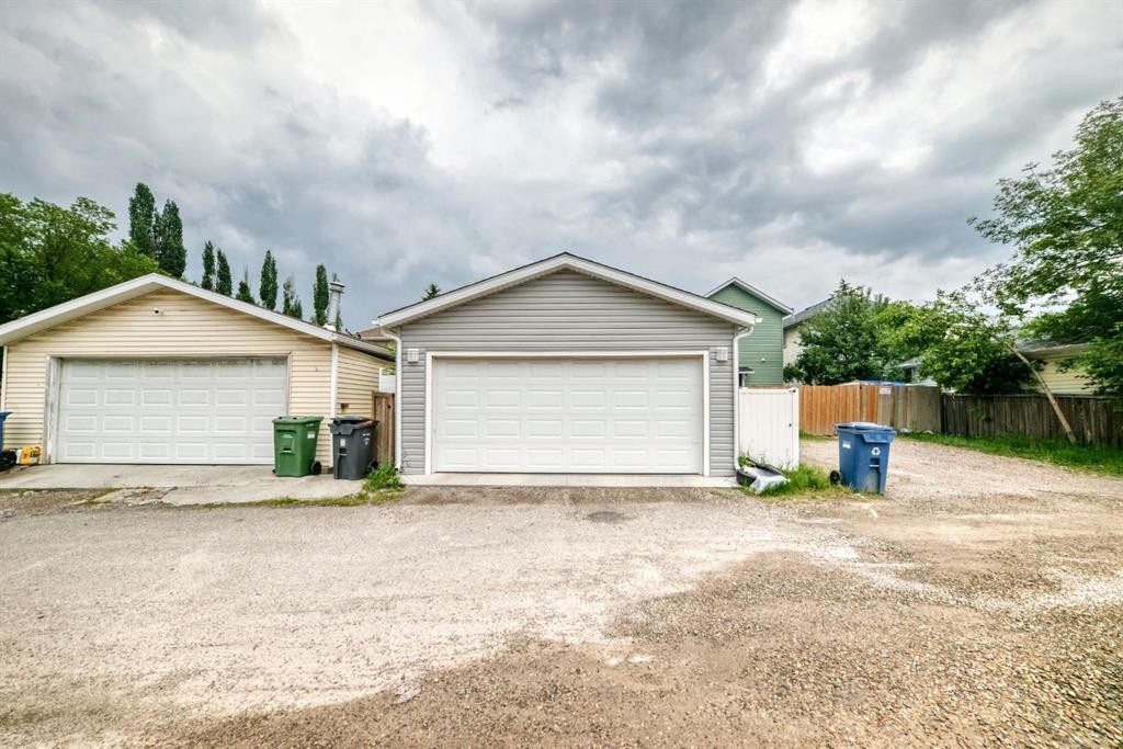 46 Dovercliffe Way Se, Calgary, AB - Outdoor