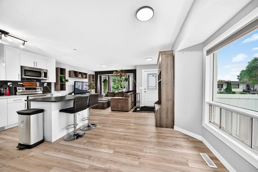 46 Dovercliffe Way Se, Calgary, AB - Indoor