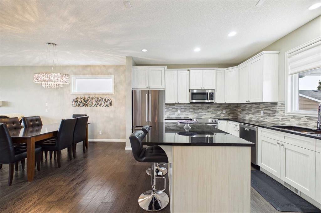 83 Redstone Gardens Ne, Calgary, AB - Indoor Photo Showing Other Room