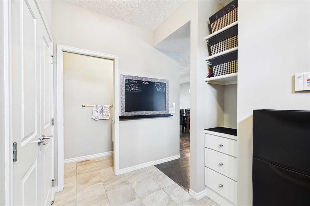 83 Redstone Gardens Ne, Calgary, AB - Indoor Photo Showing Other Room