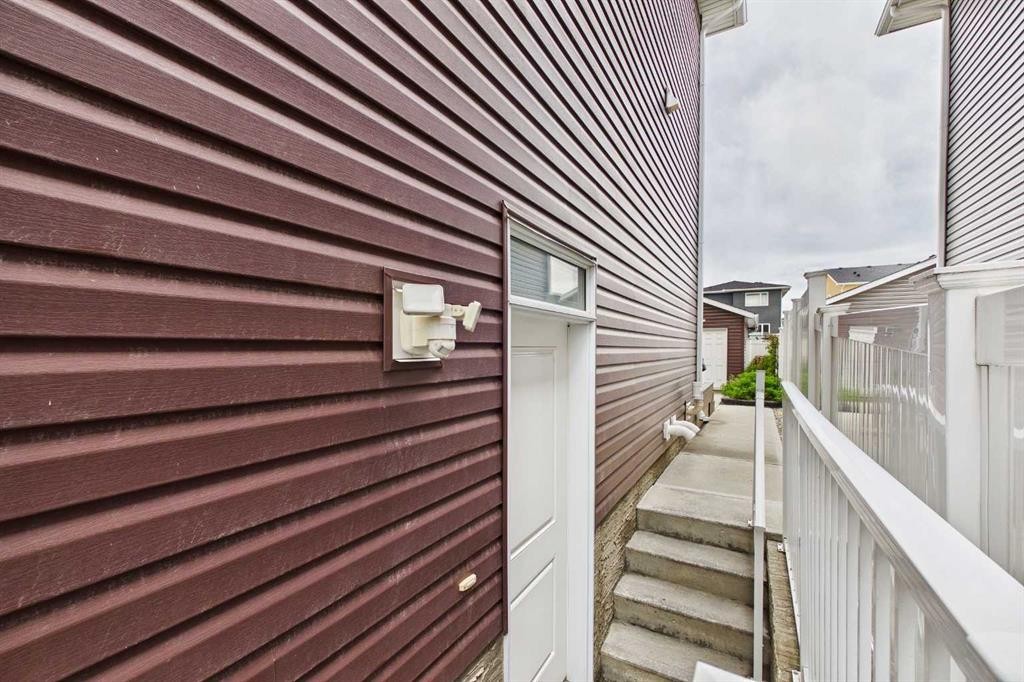 83 Redstone Gardens Ne, Calgary, AB -