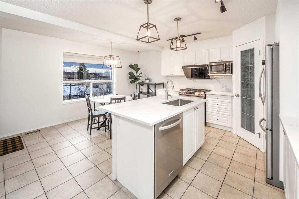 262 Panamount Close Nw, Calgary, AB