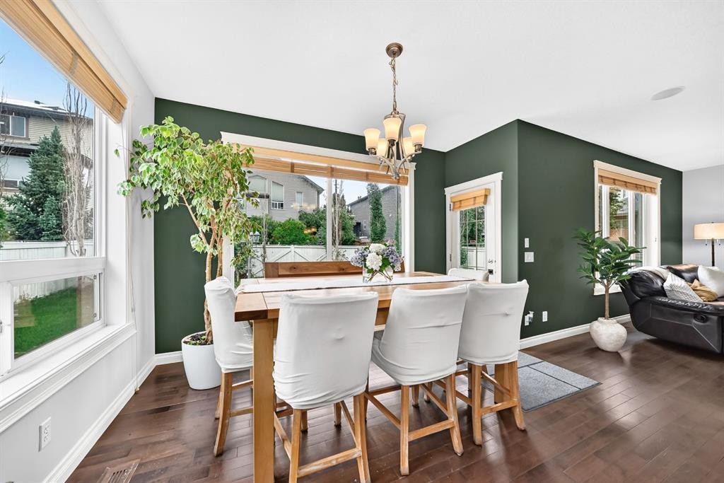 188 Magenta Crescent, Chestermere, AB - Indoor Photo Showing Dining Room
